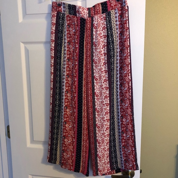 New Directions Capris - Picture 1 of 4